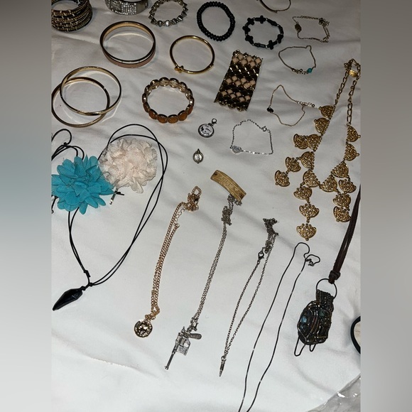 Jewelry - Picture 1 of 14